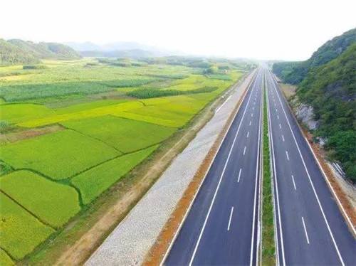 山东加强交通建设 20个高速路项目服务